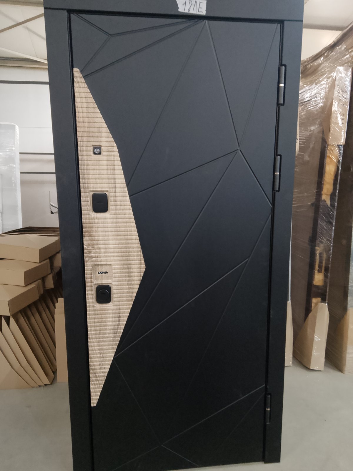 Металлическая дверь